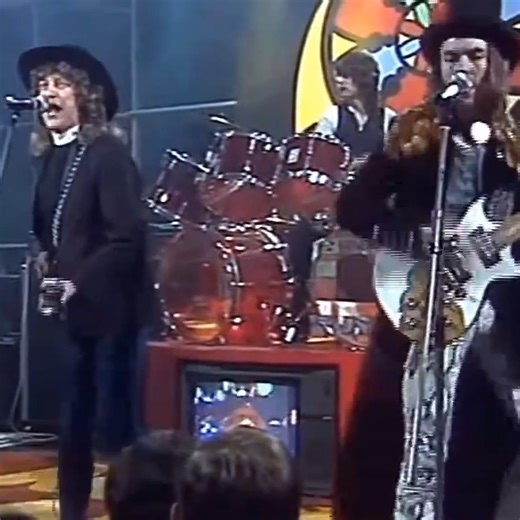 828K views · 27K reactions | So much energy! Here's Slade performing their 1982 single 'Rock N' Roll Preacher'. | Slade | Facebook