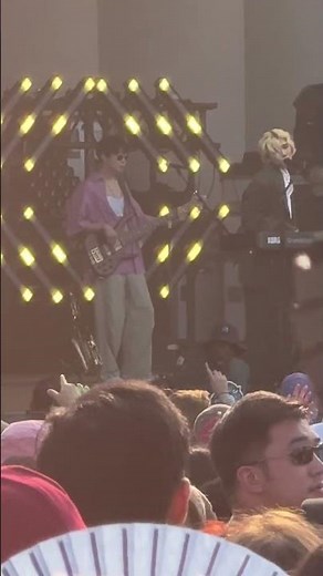 Fuji Kaze sings Kirari at Lollapalooza