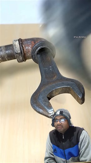 Broken Faucet Thread Stuck? 🔧 Genius Plumbing Trick That Works! #diy #tips #tools #greenscreen