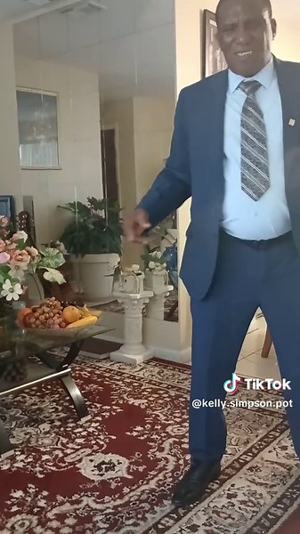 Kelly Simpson Poteau (@kelly.simpson.pot)’s videos with original sound - Kelly Simpson Poteau