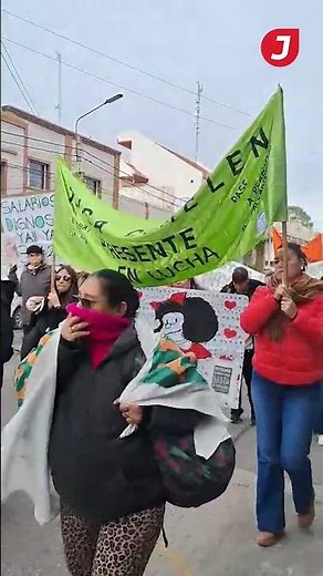 RAWSON / RECLAMO SALARIAL /Masiva marcha de trabajadores estatales