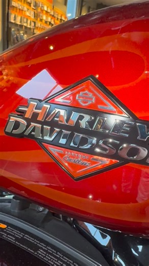 🔥 TURN THE HEAT UP 🔥Just landed at McDaniels Harley-Davidson — the 2025 Street Glide® finished in Custom Factory Paint: Whiskey Firestorm with blacked-out trim 🥃🔥This bike is pure attitude. Deep, fiery tones collide with aggressive black accents to create a bagger that looks fast standing still.💥 Why this Street Glide hits different: • 🥃 Whiskey Firestorm Custom Factory Paint – rich, molten tones with serious depth • 🖤 Black Trim Package – sinister, modern, and bold • 🔊 Skyline™ infotain