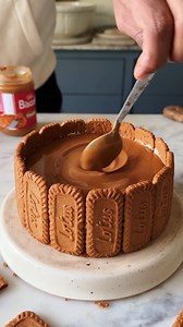 Episode 6 of Say Cheeseeee Cakeee🌸 where I dive into all things cheesecake, one delicious slice at a time💫 Time to kickstart your week on a sweet note with this no oven, no eggs Biscoff Cheesecake🥰 Made with only 6 ingredients, this dessert is no-bake, impressive, and all things yummy 💫🥳 Ingredients 🤌🏻30 biscoff biscuits 🤌🏻4 tbsp butter, melted 🤌🏻1 1/2 cup cream cheese (340g) 🤌🏻1/2 cup biscoff spread 🤌🏻1 cup whipped cream(1/2 cup whipping cream,whipped to stiff peaks) 🤌🏻1/2 cup 