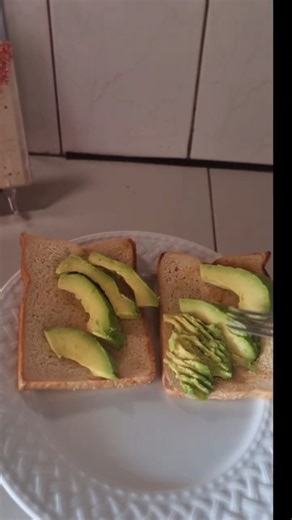 Lazy Girl Breakfast: Avocado Toast & Scrambled Eggs