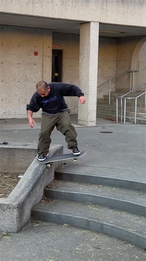 Kevin Vongkhamchanh on Instagram: "Finally did it on mini hubba in the streets! 📲 @kyle___s___ #minihubba #estwonine8 #saturdaysesh #baysian #winter2026 #beginnerskateboard"