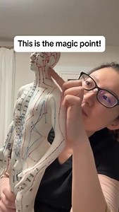 Sleep better tonight with acupressure. If you wanna heal 60 everyday health issues, get my Acupressure Guide in my 🔗 on top of my page! #acupuncture #acupressure, #acupuncturist #insomnia #bettersleep How to sleep better with acupressure point Comment BUNDLE to learn how to heal yourself with Chinese Medicine. | Oldtown Acupuncturist