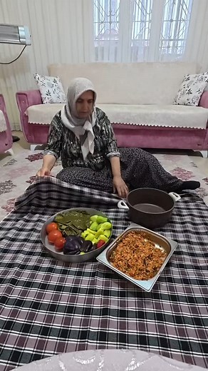 Tufanbeyli Biz | Dolma Sarma Sanatı: Ustalık İsteyen Lezzet! #EvYemeği #DolmaSarma #LezzetliTarifler #TürkMutfağı #anneelideğmișgibi | Instagram