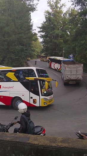 Bus NPM dan Jatra Konpoi nanjak Sitinjau Lauik