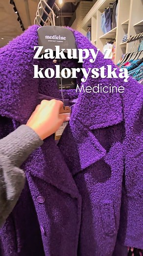 Jak kolorystka robi zakupy? Prosto i bez wysiłku. Dosłownie skanuję wzrokiem sklep i widzę, która rzecz dla którego typu 😉 Kieruję się tylko w te miejsca, które są dla mnie, a nie przeglądam bezmyślnie wszystkie wieszaki. Chętnie nauczę tego też Ciebie! Jeśli też chcesz wiedzieć które kolory są najlepsze, a których lepiej unikać koniecznie zaobserwuj mój profil. Przeprowadzam analizy stacjonarne na śląsku oraz online. Daj znać, czy podoba Cie się ten format i czy zrobić jakiś inny sklep. Dzisia