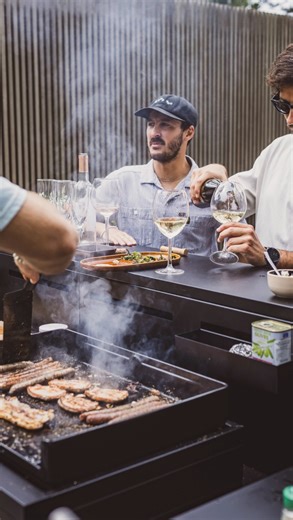 Chez Forge Adour, chaque plancha prend vie dans notre usine de Villafranca, en Espagne. Ici, le metal devient matière noble, façonné avec passion, précision et exigence. Un savoir-faire local, transmis et perfectionné depuis plus de 45 ans. | Forge Adour