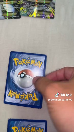 Pokémon Cards VV no TikTok