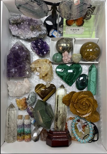 Dear Carrie this is your packing video hope you love it💕#luckyscoop #crystalscoops #crystals #quartzcrystal #minaralstone