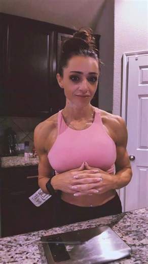 Lisa Michelle on Instagram: "Did you know missing workouts early in the week can mess with your gains and your neuromuscular adaptations? This the principle of specificity — your body adapts to what you repeatedly do. So when you ghost Monday, you’re also ghosting movement pattern progress. Start your week with a win. Move with purpose. And never miss a motherf**kin’ Monday. #DidYouKnow #NASMCPT #NeverMissAMonday #BikiniPrep #FitnessScience #MuscleMemory #GluteDay #NASMStudy #FitAndFocused #Fitn