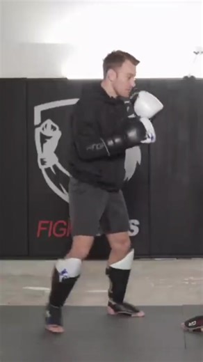 don't just slip punches -- slip & rip 😎 #boxing #footwork #headmovement