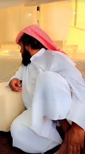 Exploring Middle Eastern Culture Through Dress and Dialogue