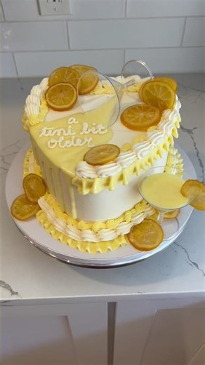 🍋🍸 Just a tini bit older cake with chocolate drip, candied lemons and frilly piping 😉