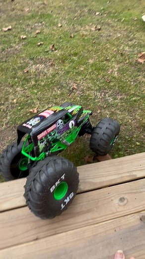 Grave Digger RC Monster Truck Toy￼