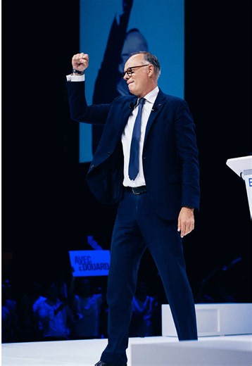 « J’ai trois enfants et je refuse qu’au second tour de l’élection qui vient, ils aient seulement le choix entre deux colères, entre deux mensonges, entre deux impasses. » ➜ edouardphilippe.fr #AvecEdouard #CroireEnNous #edouardphilippe