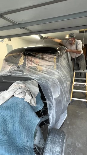 ‘49 Chevy Panel Truck： Spraying Epoxy On Roof Of Classic Car How To DIY Paint Primer | Billy Bondo