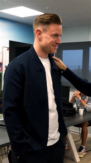 100K views · 3K reactions | ¡Le dan la bienvenida a Marc-André ter Stegen!  El portero alemán fue recibido de gran manera en Girona, su nuevo club  : IG/gironafc | Telemundo Deportes | Facebook