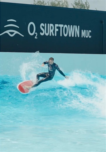 Munich surf and show: surfing in Munich plus live performance