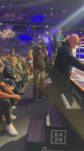 Ringside tactics between the Fury’s 🗣️ #KabayelKnyba | Now | Rudolf Weber Arena, Germany | @daznboxing | Frank Warren