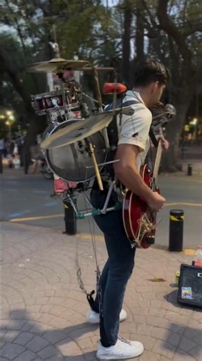 Unbelievable Street Performance (The Animals - House of Rising Sun) by this busker