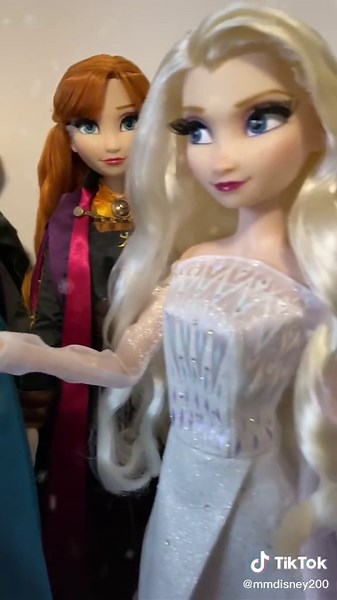 Frozen Limited Edition Dolls: Elsa and Anna Show Themselves