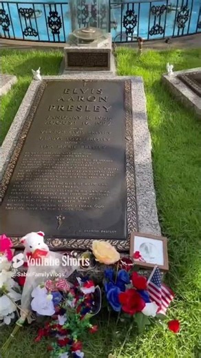 Elvis Presley & Family Grave At Graceland #elvis #elvispresley #graceland #elvisgraceland #grave