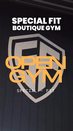 𝐒𝐭𝐚𝐫𝐭 𝟐𝟎𝟐𝟔 𝐬𝐭𝐞𝐫𝐤 𝐛𝐢𝐣 𝐒𝐩𝐞𝐜𝐢𝐚𝐥 𝐅𝐢𝐭 𝐁𝐞𝐝𝐮𝐦 Wil jij zelfstandig trainen, maar wél met structuur, kwaliteit en persoonlijke begeleiding? Dan is onze Boutique Gym precies wat je zoekt. ✔️ Train in een rustige boutique setting (max. 25 sporters) ✔️ Geen drukte of wachttijden – volledige focus op jouw training ✔️ Hoogwaardige Technogym-apparatuur ✔️ Officiële HYROX-zone en full-size boksring ✔️ Uitgebreid intakegesprek ✔️ Persoonlijk 12-weken trainingsschema, afgestemd op 
