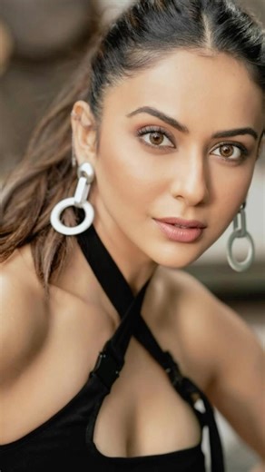 Confidence level: 100% 🔥✨Rakul Preet Singh always setting trends Glam with grace #RakulPreetSingh