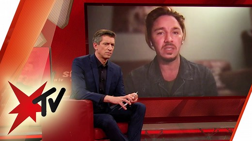 „Ich würde es wieder tun, aber die letzten zwei Wochen waren die Hölle auf Erden“, sagt Gil Ofarim über die Zeit nach seinem Antisemitismusvorwurf gegen ein Leipziger Hotel. Videoaufnahmen von jenem Abend hatten zuletzt den Verdacht aufgeworfen, dass Ofarim den von ihm geschilderten Vorfall falsch dargestellt haben könnte. Live bei stern TV haben wir mit ihm und dem Journalisten Philipp Peyman Engel darüber gesprochen: | stern TV