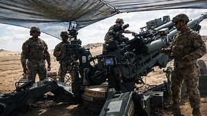 US Army artillery conducts live fire training in Colorado