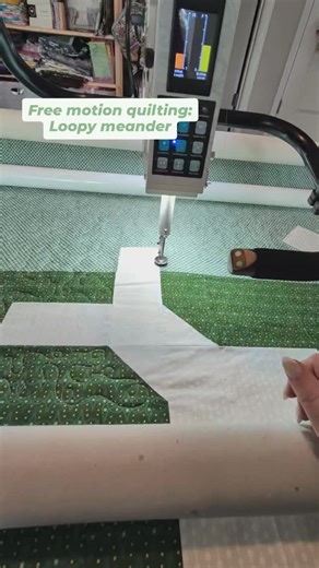 Sometimes a pantograph isn't the right choice for a quilt. When Rachel brought this quilt to me we looked at all the pantographs and none of them resonated. So I suggested some all over free motion quilting and I am so happy that's what we went with!!! Especially since it's very easy for me to change thread colors while doing free motion quilting, whereas I can't do that with a pantograph. Quilt top by: @quasi_adulting #quiltersgonnaquilt #quilt #quiltersofinstagram #modernquilting #modernquilte