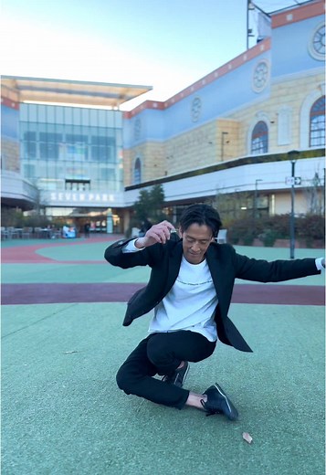 コサックダンスの魅力と踊り方