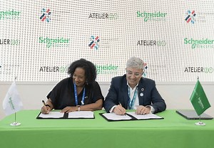 The International Trade Centre signs partnership agreements at #COP28 with the Green Climate Fund, the International Coffee Organization, the Center for Circular Economy in Coffee, the United Nations Convention to Combat Desertification, and Schneider Electric to accelerate #ClimateAction through trade. #TradeCanHelp For more details ➡️ https://bit.ly/484cqgy | International Trade Centre