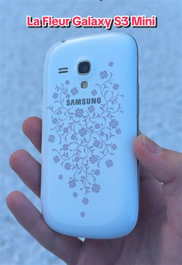 The Samsung Galaxy S3 Mini La Fleur Edition was a fashion-focused special variant 🌸, combining the Galaxy S3 Mini’s compact design with elegant floral patterns and a soft, lifestyle-inspired look. 📅 Release date: 2012 📺 Screen: 4.0” Super AMOLED, 480×800 ⚙️ Processor & RAM: Dual-core 1GHz NovaThor U8420 1GB RAM 🤖 System: Android 4.1 Jelly Bean → Android 4.1.2 📸 Camera: 5MP rear with LED flash VGA front camera 📡 Connectivity: 3G, Wi-Fi, Bluetooth 4.0, NFC, Micro-USB 💾 Memory: 8GB / 16GB mi