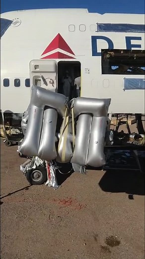 Theo dõi tôi và thích video để xem thêm😊#aircraft#airplane #plane #pilot #pilotlife#pilotview#aviation #airbus #boeing#jet#landing #fup#fypg#foryou