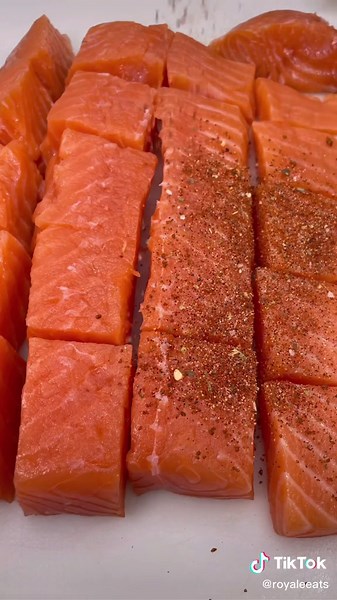 Firecracker “Bang Bang” Salmon Bites #salmon #recipe #royaleeats | salmon bites