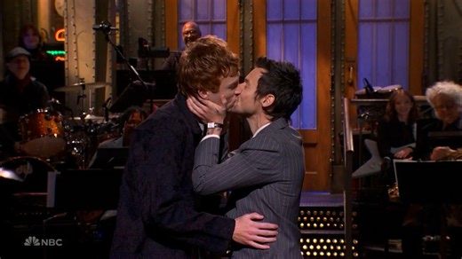 SNL: Harry Styles leans into queerbaiting claims