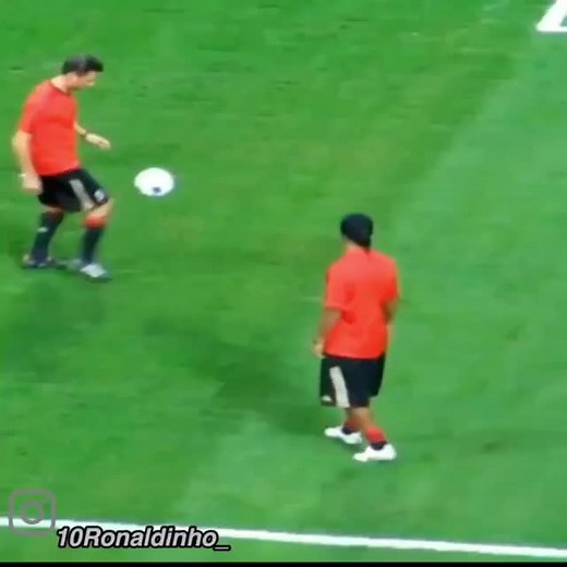 Ronaldinho Freestyle Soccer Skills and Techniques