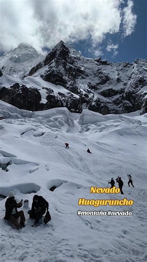 Explora el Nevado Huaguruncho: Aventura en los Andes