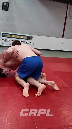Sasha Locks a Massive Sankaku in the Final