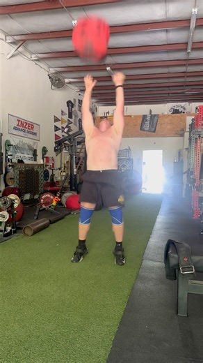 “Weight Over Bar” training: 90kg Power Snatch EMOM w/ 2x 60lb Sandbag No Swing Toss #highlandgames