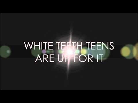 LORDE - White Teeth Teens (Lyrics on screen)
