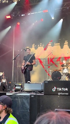 Crossfade Performs 'Cold' at Aftershock Music Festival