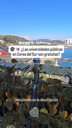 🎓🇰🇷 ¿Las universidades públicas en Corea del Sur son gratuitas? En Corea no existe la educación universitaria gratuita para nacionales ni extranjeros. Las universidades públicas NO son gratuitas, a diferencia de algunos países de Latinoamérica. 🎓 Universidades públicas en Corea del Sur Aunque sean públicas, todas cobran matrícula, tanto a coreanos como a extranjeros. Costos aproximados (por semestre): 📘 Carreras de Humanidades / Sociales: USD 2,000 – 3,500 🧪 Ciencias / Ingeniería: USD 3,00