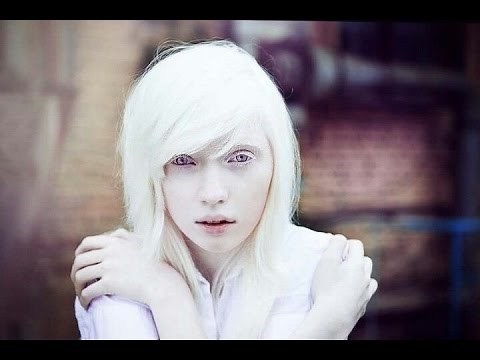 神秘的な女性の画像｜エルフの王女 ナスチャ クマロヴァ