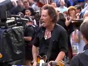 15K views · 612 reactions | "Long Walk Home" canción escrita por Springsteen y lanzada en su álbum de 2007 Magic.Interpretada por Springsteen fuera de gira durante la mañana del 28 de septiembre de 2007 (mañana) en Rockefeller Plaza en la ciudad de Nueva York, NY, durante la transmisión en vivo de Bruce Springsteen y The E Street Band en The Today Show ,versión que os presento | Springsteen & Rock Music | Facebook