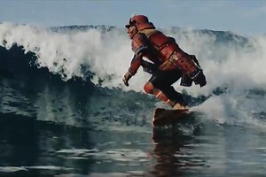 世界を沸かせる7人のSAMURAIたちのCMが超クール! 甲冑をまといながらのパフォーマンスは必見!